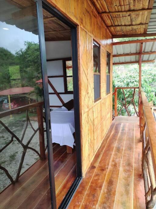 Cayo Ecovillage Puerto Cayo Ngoại thất bức ảnh